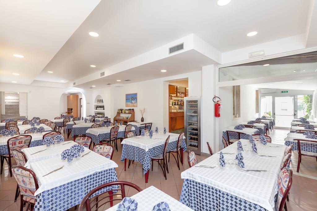 Hotel Chiar Di Luna Senigallia Luaran gambar