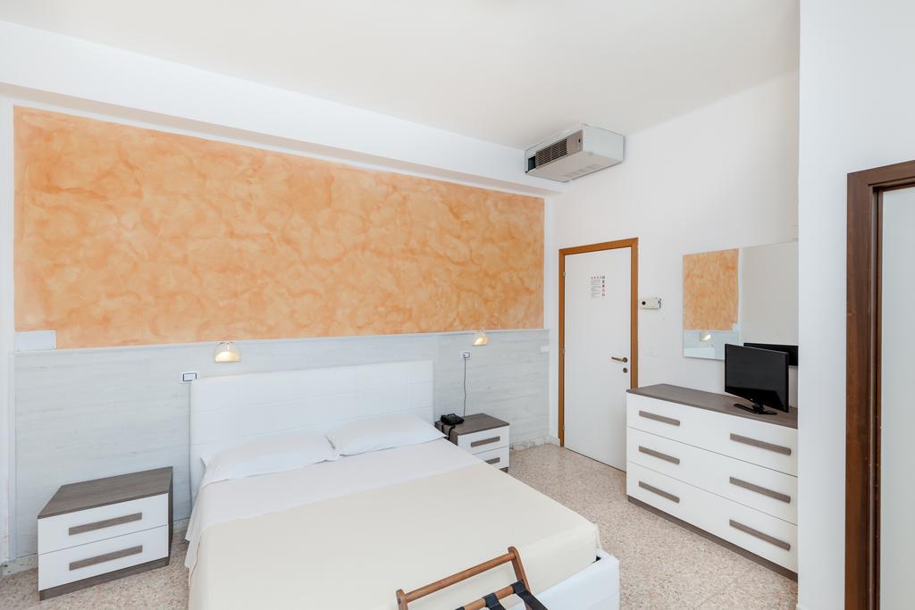 Hotel Chiar Di Luna Senigallia Bilik gambar