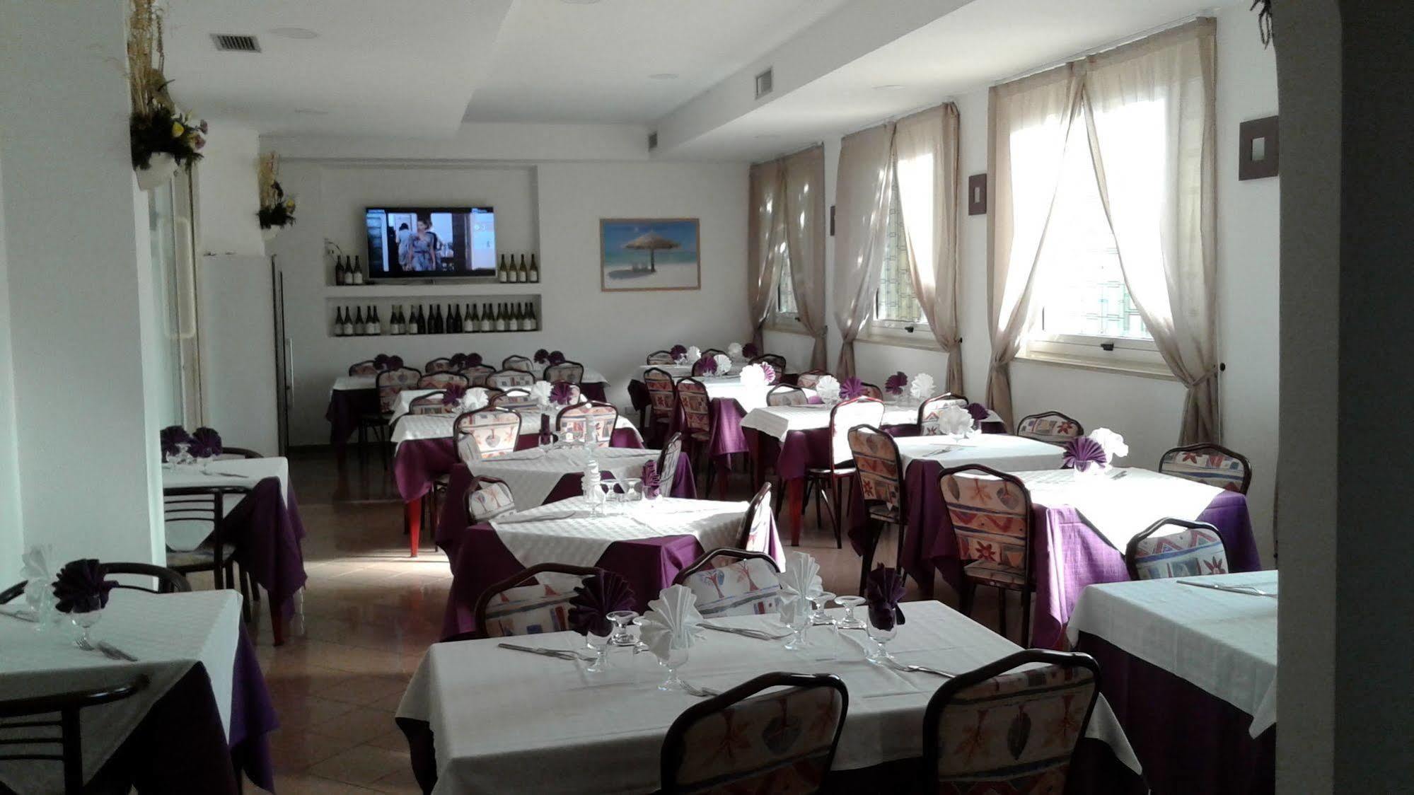 Hotel Chiar Di Luna Senigallia Luaran gambar