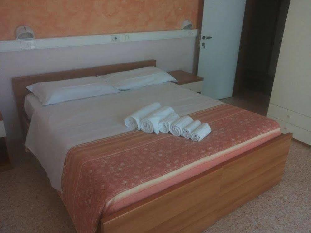 Hotel Chiar Di Luna Senigallia Luaran gambar